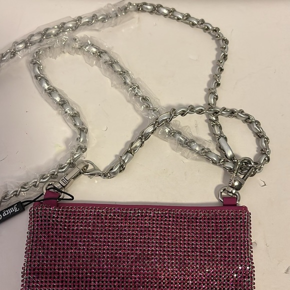 JUICY COUTURE PINK BLING CROSSBODY
BRAND NEW WITH TAGS DETACHABLE STRAP 💕💕💕💕💕 - Picture 4 of 11